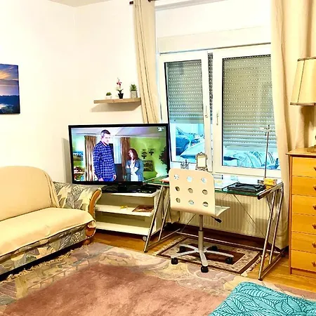 Gemuetliches Vollausgestattetes Appartement In Messenaehe