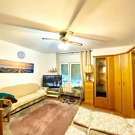Gemuetliches Vollausgestattetes Appartement In Messenaehe