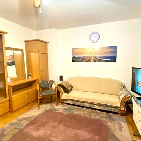 Lejlighed Gemuetliches Vollausgestattetes Appartement In Messenaehe