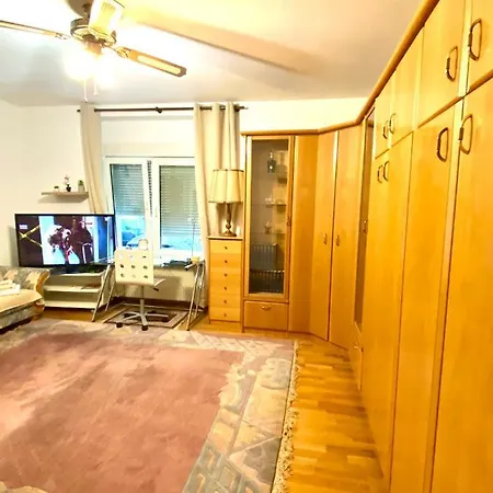 Lejlighed Gemuetliches Vollausgestattetes Appartement In Messenaehe