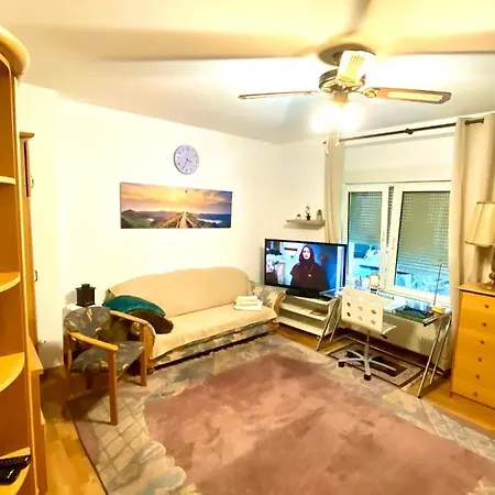 Gemuetliches Vollausgestattetes Appartement In Messenaehe Lejlighed *