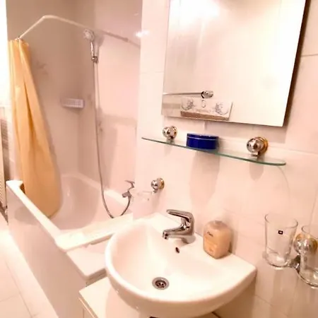 Gemuetliches Vollausgestattetes Appartement In Messenaehe